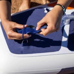 Gladiator Elite 11'2 X 30" Paddleboard 2023 25 Gladiator Elite 11'2 X 30" Paddleboard 2023 -Sup Inflatables gladiator elite putting leash on board